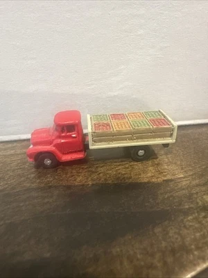 N Scale Flatbed Delivery Truck Red Cab With Flatbed Load Of Fruit Model Trains - Image 1 of 4