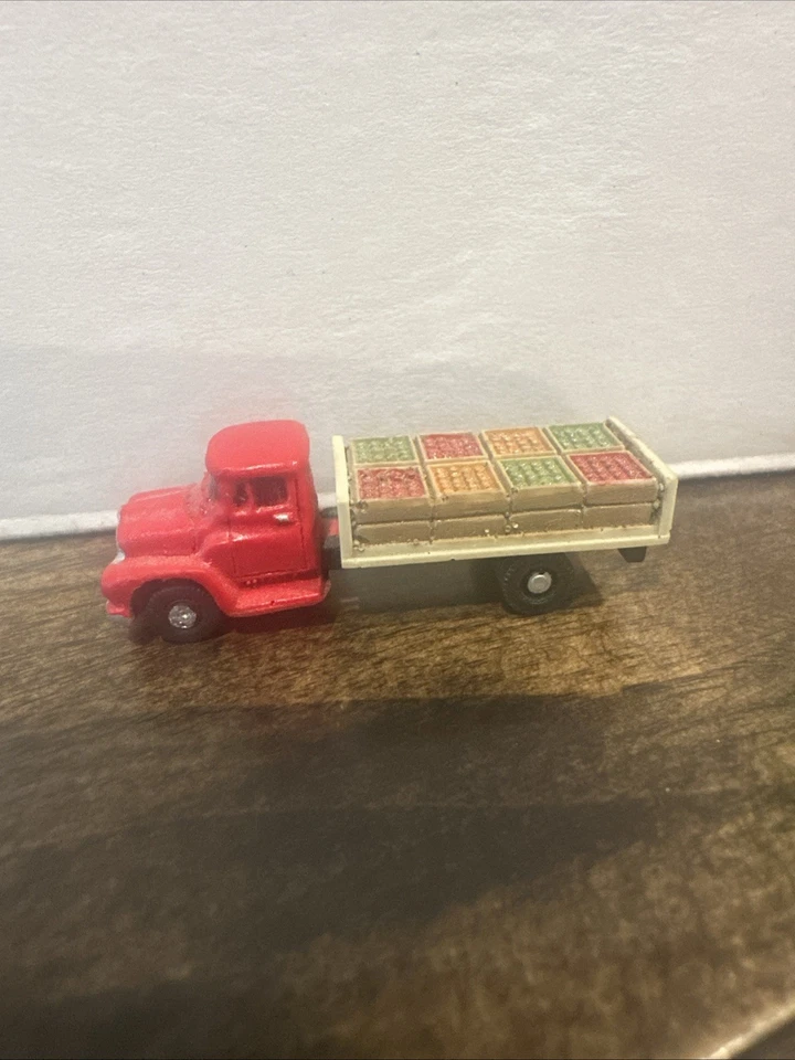 N Scale Flatbed Delivery Truck Red Cab With Flatbed Load Of Fruit Model Trains - Image 1 of 4