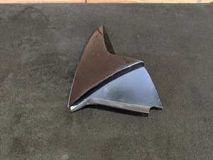 FORD FOCUS MK4 C519 O/S FAHRERSEITE RECHTS HECKKLAPPE SPOILER ZIERLEISTE SCHWARZ JJ - Bild 1 von 5