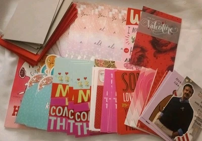 44 HALLMARK Valentine's Day Greeting Cards & Envelopes Lot                  /627 - Image 1 of 4