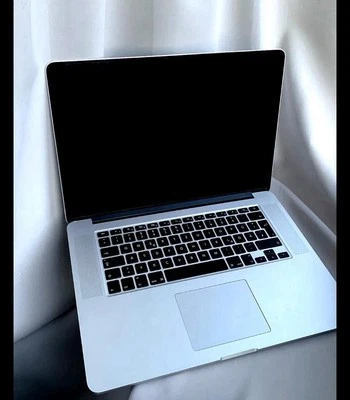 Apple MacBook Pro 15″ 11,3 - 16GB RAM - 1TB Speicher &  Retina display - Bild 1 von 4