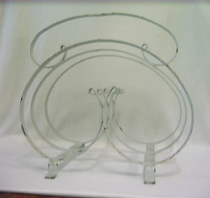 Estante de carga vintage retro de mediados de siglo en mal estado pero elegante de hierro blanco remolino 0061010 - Imagen 1 de 5