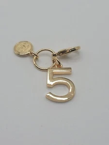 Chanel No.5 Holiday Special Limited Edition Logo Charm Metall RAR - Bild 1 von 6
