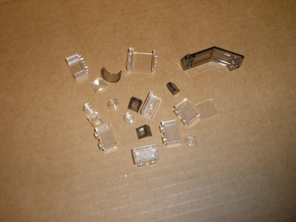 RARO Lote De Colección de LEGOs Transparentes Algunos Especialidades ENVÍO GRATUITO Foto 1 de 1