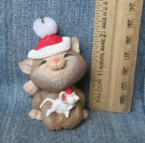 SANTA CAT HUGGING MOUSE Vintage Christmas Tree Ornament ORN82 - Picture 1 of 2