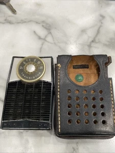 RCA Victor Portable transistor Radio 1-RJ-19 No Power, Not Tested - Picture 1 of 13