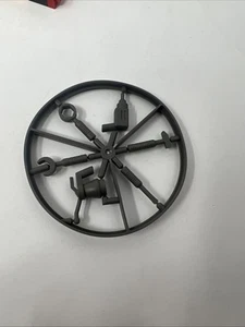 LEGO Utensil Tool Wheel, 6 on Sprue (6246) - Dark Gray New Vintage - Picture 1 of 4