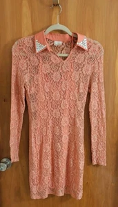 Vestido ceñido al cuerpo Forever 21 rosa melocotón encaje estrás cuello - Imagen 1 de 6