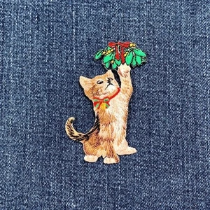 Christmas Kitten Applique Patch - Mistletoe Embroidered Cat Badge 2-7/8" Iron On - Picture 1 of 2