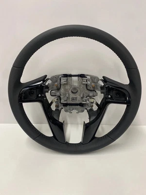 Genuine Holden VE Commodore WM Statesman  Leather Steering Wheel - Image 1 of 2