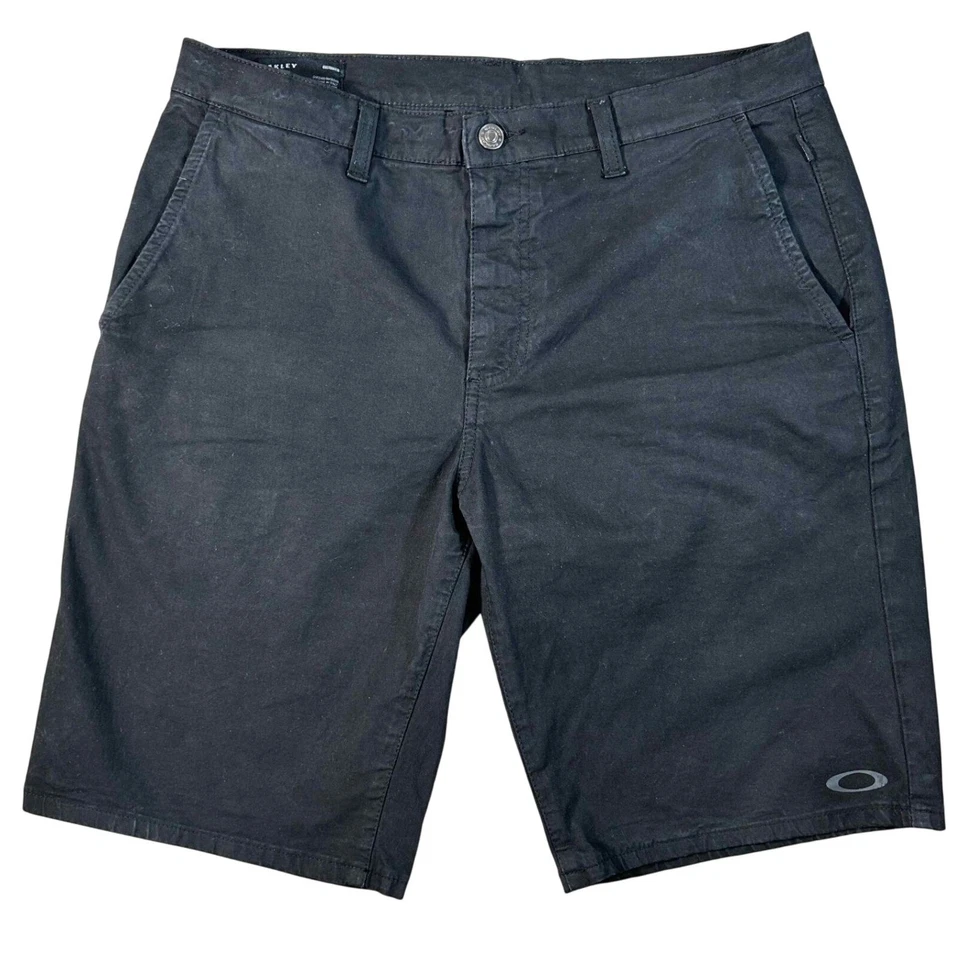 Pantalones cortos chinos informales negros Oakley para hombre talla 32 Foto 1 de 4