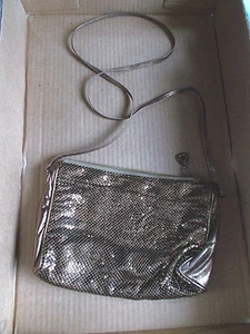 Vintage 1970s 80s WHITING AND DAVIS Silver Mesh Hooker/Disco Purse! - Picture 1 of 2