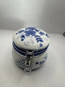 Versátil tarro de almacenamiento de cerámica floral azul y blanco - Imagen 1 de 7