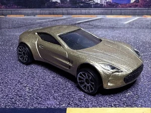 2013 Hot Wheels World Race 5-Pack Metalflake Champagne Aston Martin One-77 1/64 - Picture 1 of 6