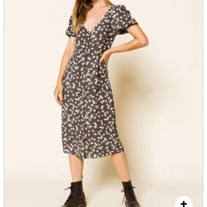 AMUSE SOCIETY Grazie Blumenmuster Midi Kleid Größe XSmall - Bild 1 von 10