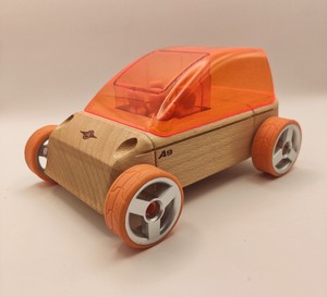 AUTOMOBLOX A9 CAR DESIGNED BY CALELLO with 4 figurines