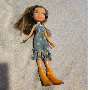 Bratz Strut It! Sasha bambola capelli castani scarpe gonna tacchi MGA 2001 stivali usati in ottime condizioni - Foto 1 di 5