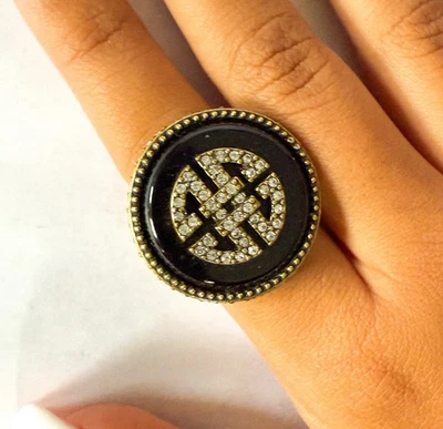 Anillo Heidi Daus “Chinois Mystique” pavimentado cristales de Swarovski y negro talla 6,5 Foto 1 de 4