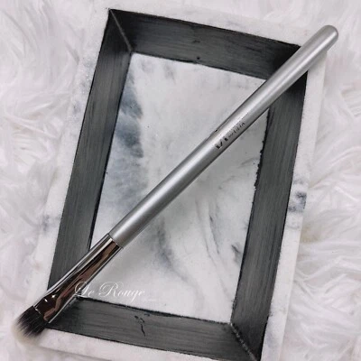 IT Cosmetics Ulta Airbrush Placement Eye Shadow Brush #138 - Image 1 of 4