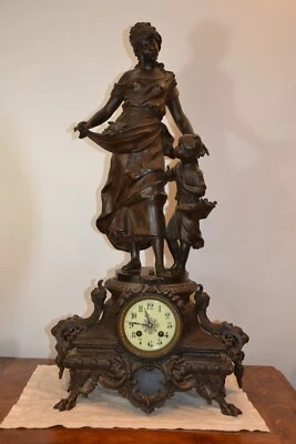 Ancienne grande Pendule bronze noirci régule mouvement fonctionnel avec sa clé - Photo 1/4