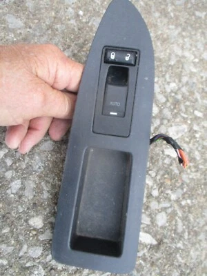 2008 Chrysler 300 RH Front Power Window Switch - Image 1 of 3