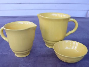 Ravissant ensemble de 2 anciens pichets et une coupelle jaune - vintage - Imagen 1 de 1