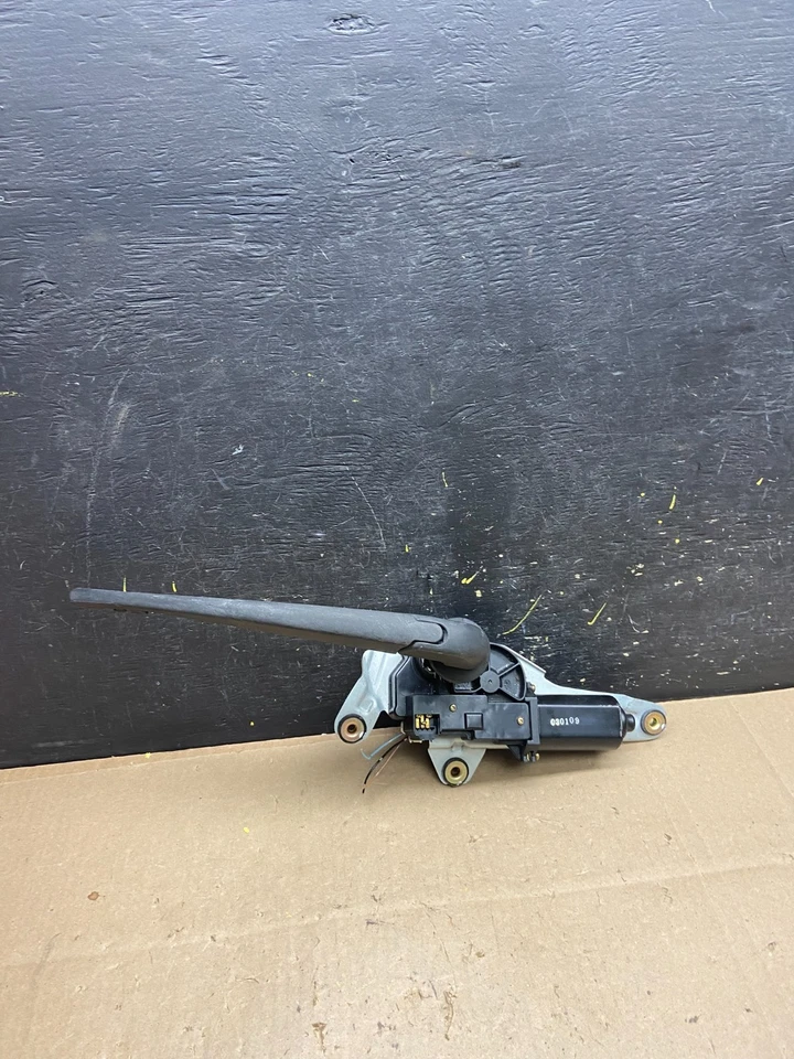 2003-2008 Infiniti FX35 Rear Liftgate Back Window Wiper Motor OEM U4737 DG - Image 1 of 4