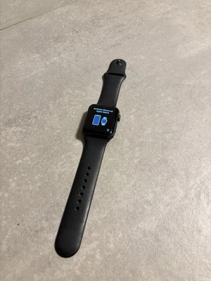 Apple Watch Series 3 42mm Aluminiumgehäuse-Space Grau mit Sportarmband - Bild 1 von 3