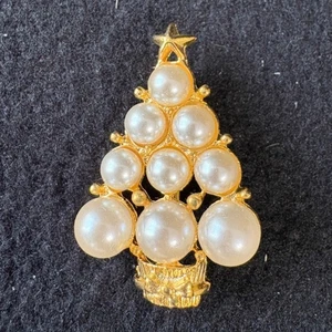 Broche de árbol de Navidad vintage de perlas de imitación - prendedor navideño tono dorado - Imagen 1 de 3