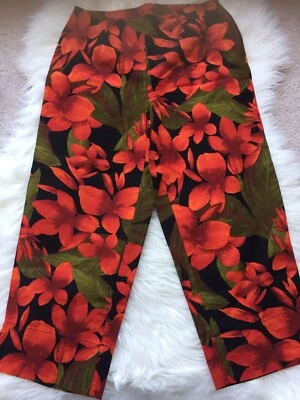 Pantalones de verano con patrón de flores de 3/4 de largo talla 4 Foto 1 de 4