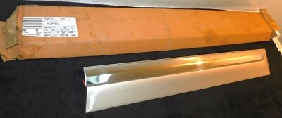 Windstar LX 1999-2003 SE NOS LH puerta corredera exterior moldura inferior - plateada Foto 1 de 4