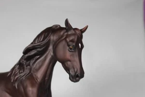 Atemberaubendes Breyer Modell Pferd maßgeschneidert - Troubadour Morgan zu einer dunklen Kastanie - Bild 1 von 10