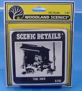 HO/HOn3 WOODLAND SCENICS D216 TOOL SHED WITH DETAIL PARTS STRUCTURE KIT