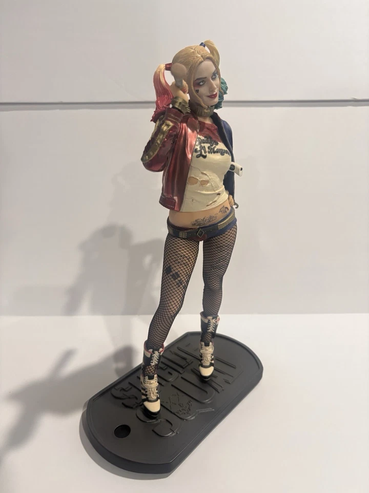 Estatua Harley Quinn del Escuadrón Suicida de DC Foto 1 de 4