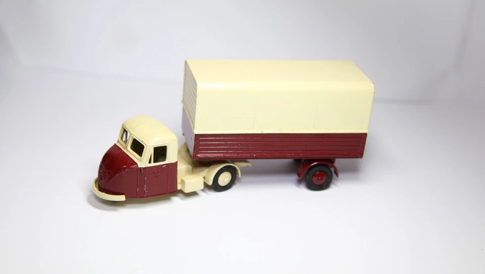 Furgoneta de reparto articulada Budgie Toys British Railways - Modelo vintage Foto 1 de 4
