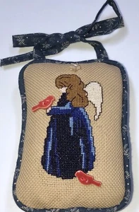 ADORNO DE NAVIDAD CARDENAL ÁNGEL ALMOHADA PUNTO DE CRUZ CONTADO ACABADO - Imagen 1 de 5