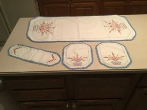 Vintage Embroidered Crochet Doilies Runners Floral Four Matching Flower Baskets  - Picture 1 of 12