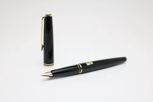 Montblanc Classic Pluma Estilográfica con Pluma de Oro Amarillo 14K - Pluma Doblada - Imagen 1 de 11