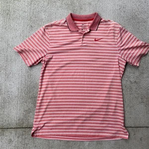 Camisa polo para hombre Nike Dri-FIT ajuste estándar - rayas rojas/blancas - talla M - cuello - Imagen 1 de 6