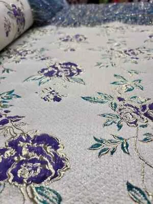 Vestido de graduación de tela por yarda púrpura flecos en brocado flores florales metálico  Foto 1 de 4