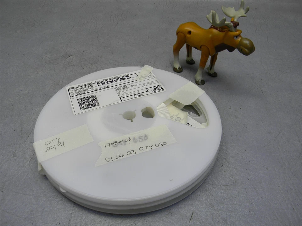 Carrete condensador de cerámica KYOCERA AVX 478-10544-6-ND de 630 Foto 1 de 4