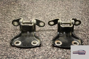 2008 SUZUKI FORENZA REAR BACK LEFT DRIVER UPPER LOWER DOOR HINGES BRACKETS 08 - Bild 1 von 1