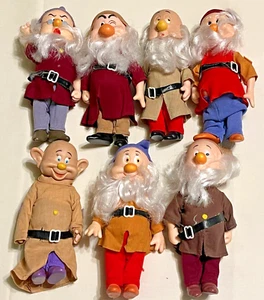 LOTE / JUEGO DE 7 ENANOS BLANCOS COMO LA NIEVE DISNEY VINTAGE, BIKIN, POSABLES CON ROPA - Imagen 1 de 10