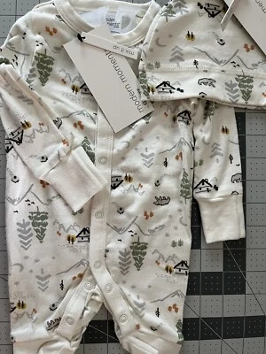 NWT NB GERBER Coverall/Mittens & Hat 5-8lbs 17-21" Snaps Bears/Pine Trees/Cabins - Image 1 of 4
