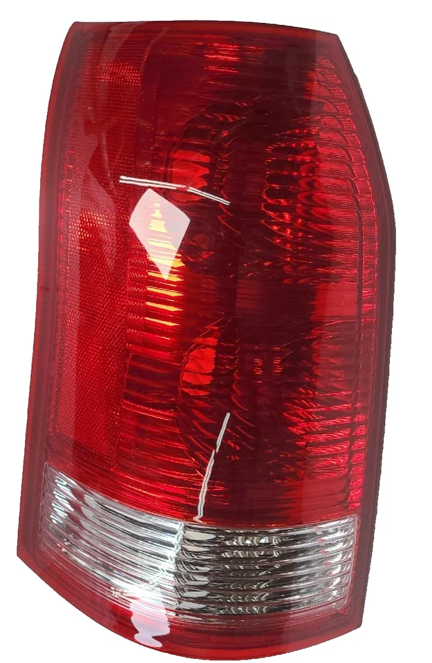 Conjunto de luces traseras Saturn Vue 2002-2007 lado del conductor GM2818172 TYC Foto 1 de 4