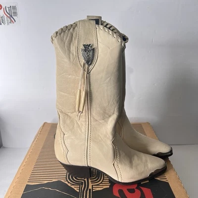 Laredo Cowboy Boots Womens Sz 5.5 Ivory Leather Decorative Silver Accents Tassel - Image 1 of 4