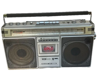Grabadora de cinta casete radio AM FM Boombox Sharp GF-8686 de colección - Radio funciona Foto 1 de 4