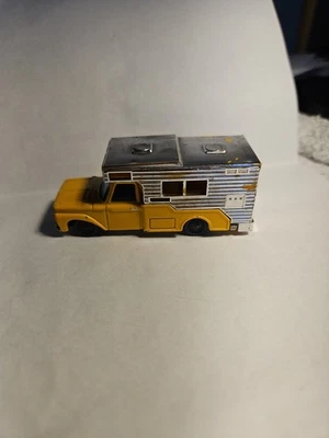 Camper van Ford Husky amarilla Foto 1 de 4