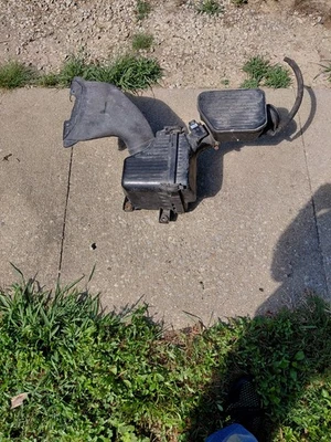 2004 Mitsubishi Galant 3.8L V6 Air Cleaner Filter Box Assembly Foto 1 de 4