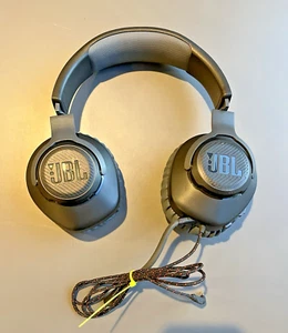 JBL Quantum 100 Wired Over-Ear Gaming Headphones - Black - Afbeelding 1 van 2